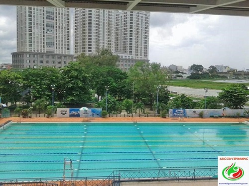 Quang cảnh nhìn từ trên cao xuống Hồ bơi Phú Thọ
